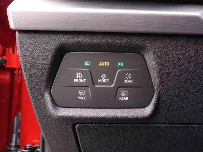 Seat Leon 1.5 TSi 150 FR 5D + GPS + Virtual + Ambient + Camera + Winter + LED Lights Image 9