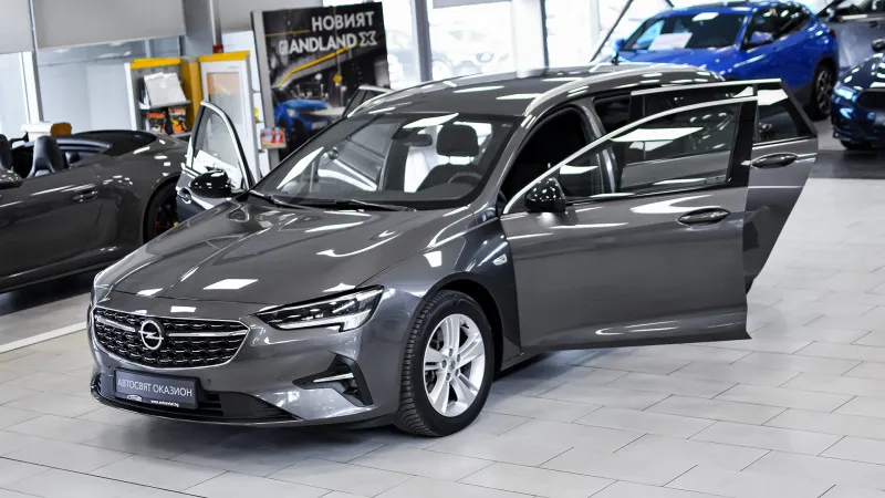 Opel Insignia Sports Tourer 2.0 Turbo Business Automatic Image 1