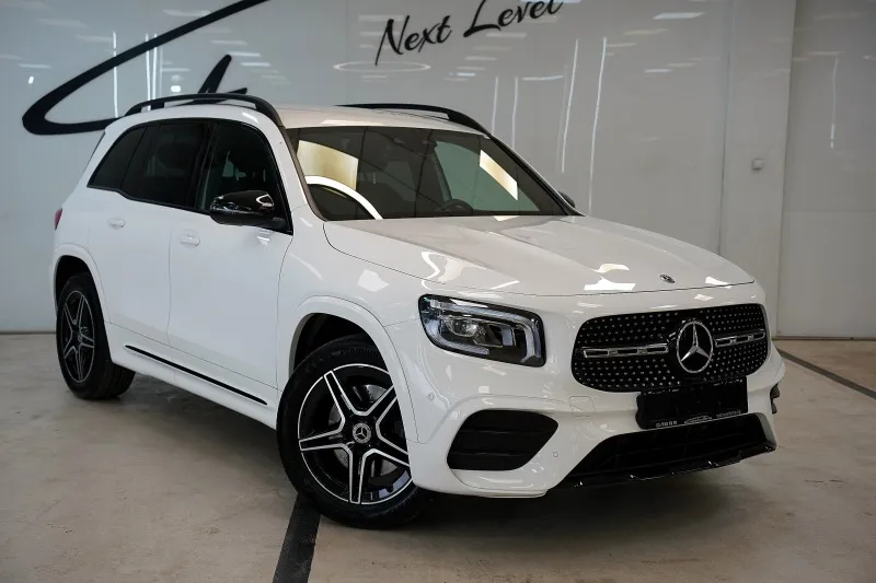 Mercedes-Benz GLB 250 4Matic AMG Line Night Package Image 3