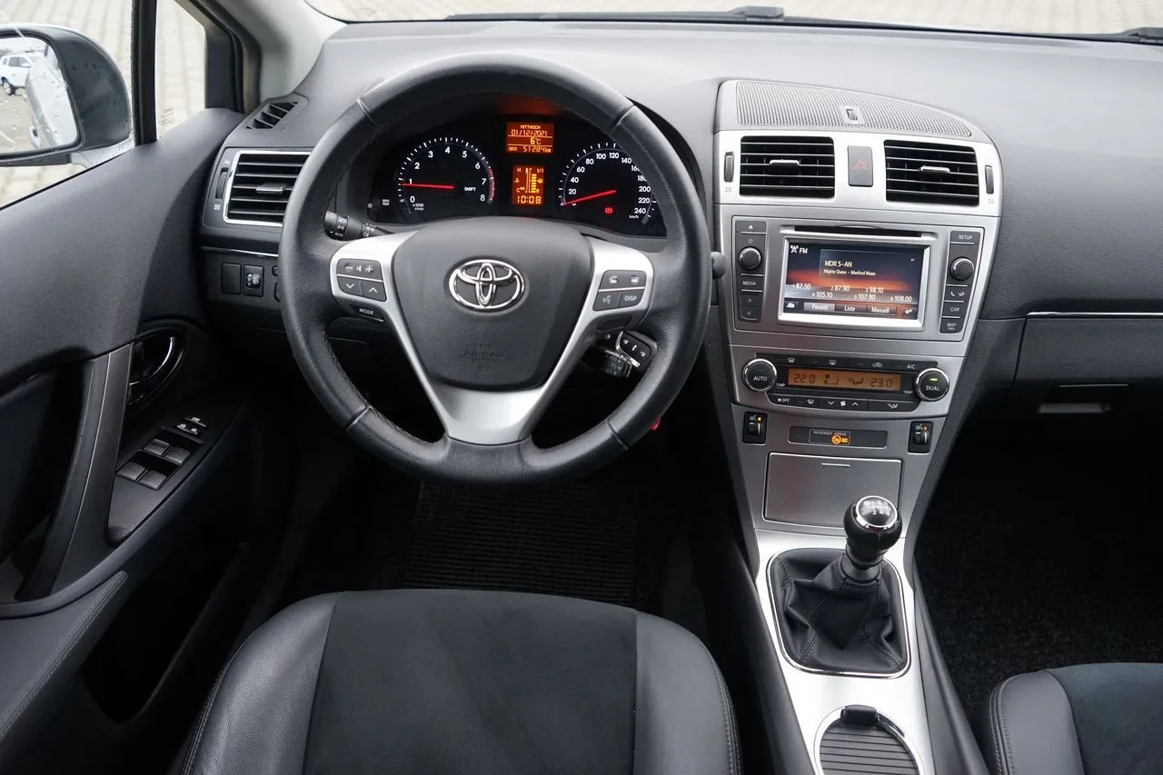 Toyota Avensis 1.8 Premium...  Image 9