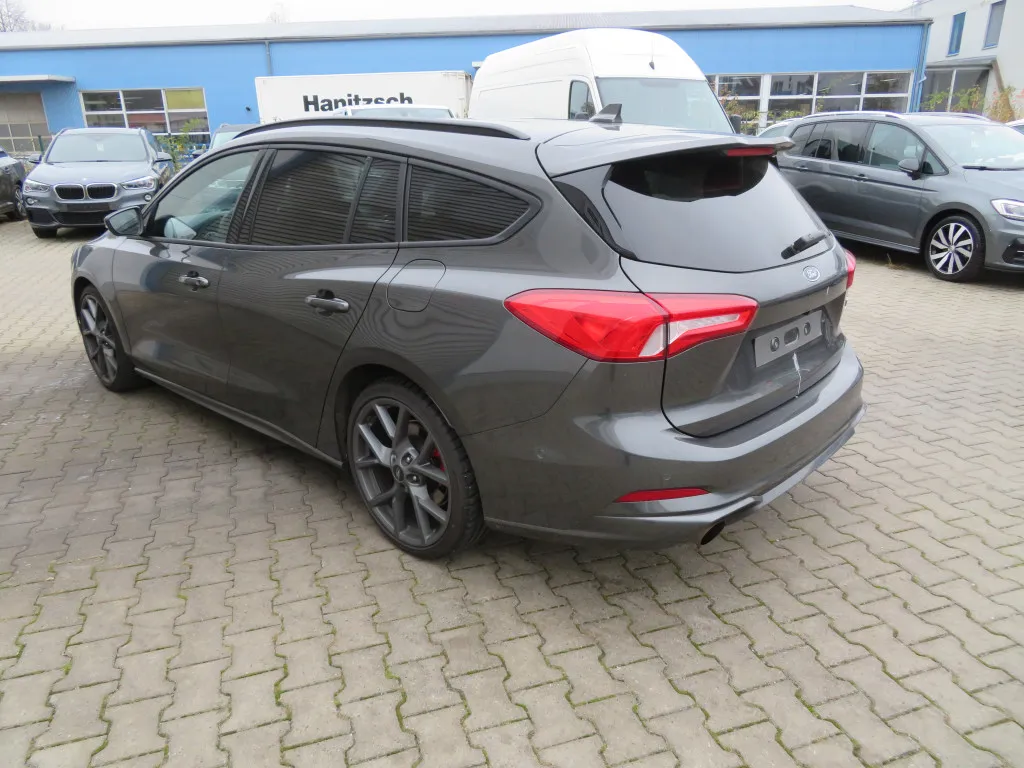 Ford Focus TURNIER 2,3 ST*STYLING PAKET*PERFORMANCE* Image 10