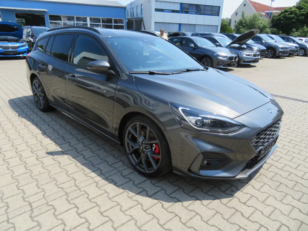 Ford Focus TURNIER 2,3 ST*STYLING PAKET*PERFORMANCE* Image 3