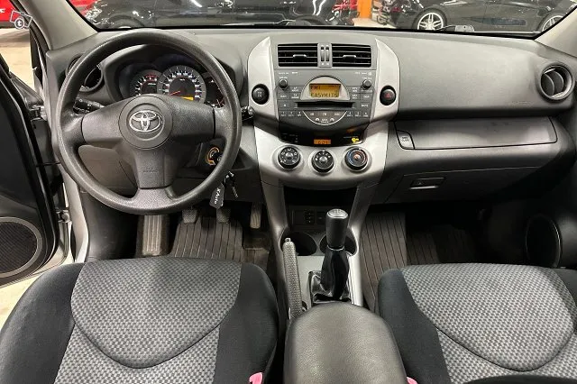 Toyota RAV4 2,0 VVT-i 4WD Business * Vetokoukku, Ilmastointi, Neliveto * Image 7