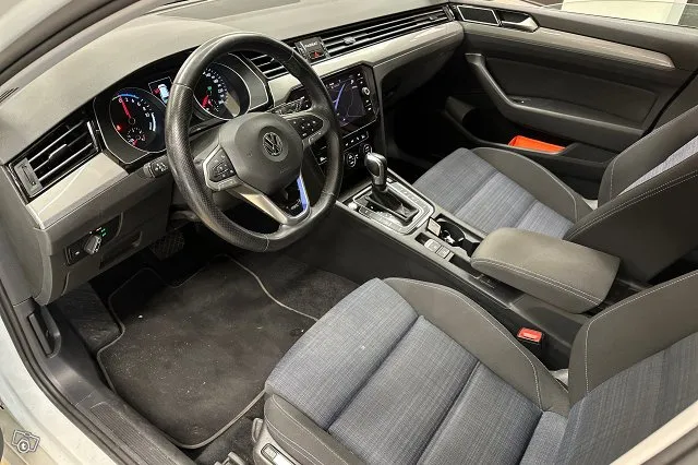 Volkswagen Passat Variant GTE Plug-In Hybrid 160 kW DSG-autom. * ACC / Kaistanpito / LED-ajovalot / Peruutuskamera * Image 3