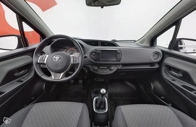 Toyota Yaris 1,33 Dual VVT-i Active 5ov - Huippuvar. NAVI, Kamera, vak.nop.säädin, koukku ym.ym. Image 9