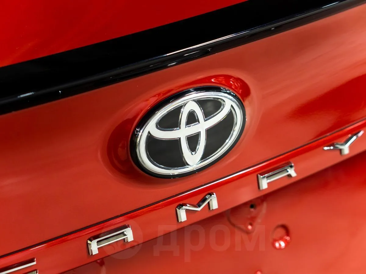 Toyota Camry  Image 9