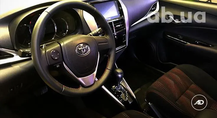 Toyota Yaris 1.5 VVT-iE CVT (111 л.с.) Image 3